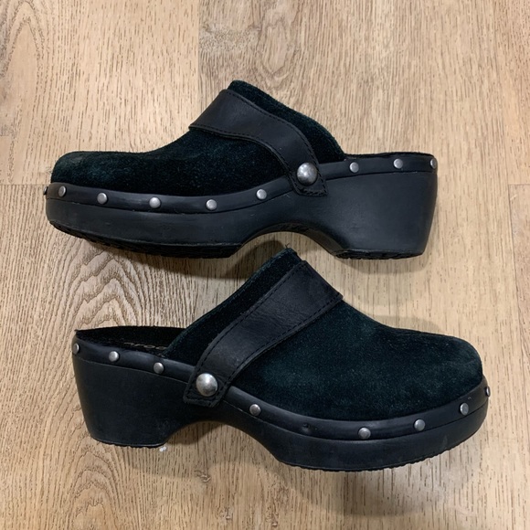 suede crocs clogs